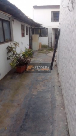 Gran propiedad en block  casa principal de 4 ambientes  en dos plantas mas 7 PH de un ambiente !!