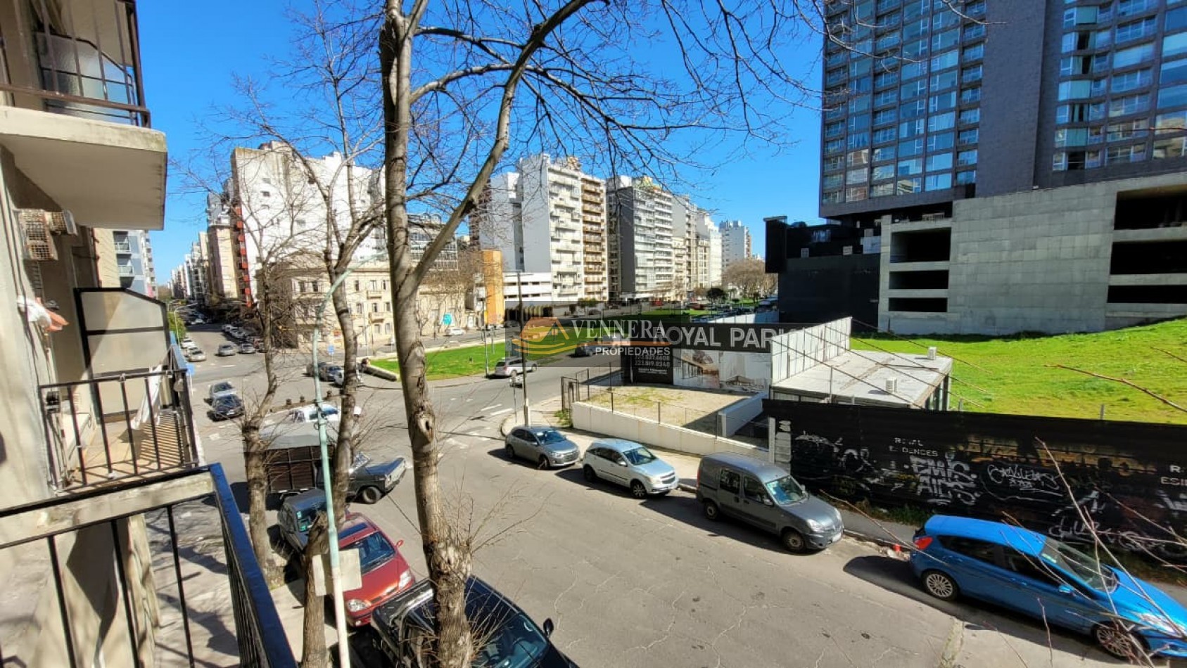 Hermoso dos ambientes a la calle con balcon saliente todo a nuevo !!!