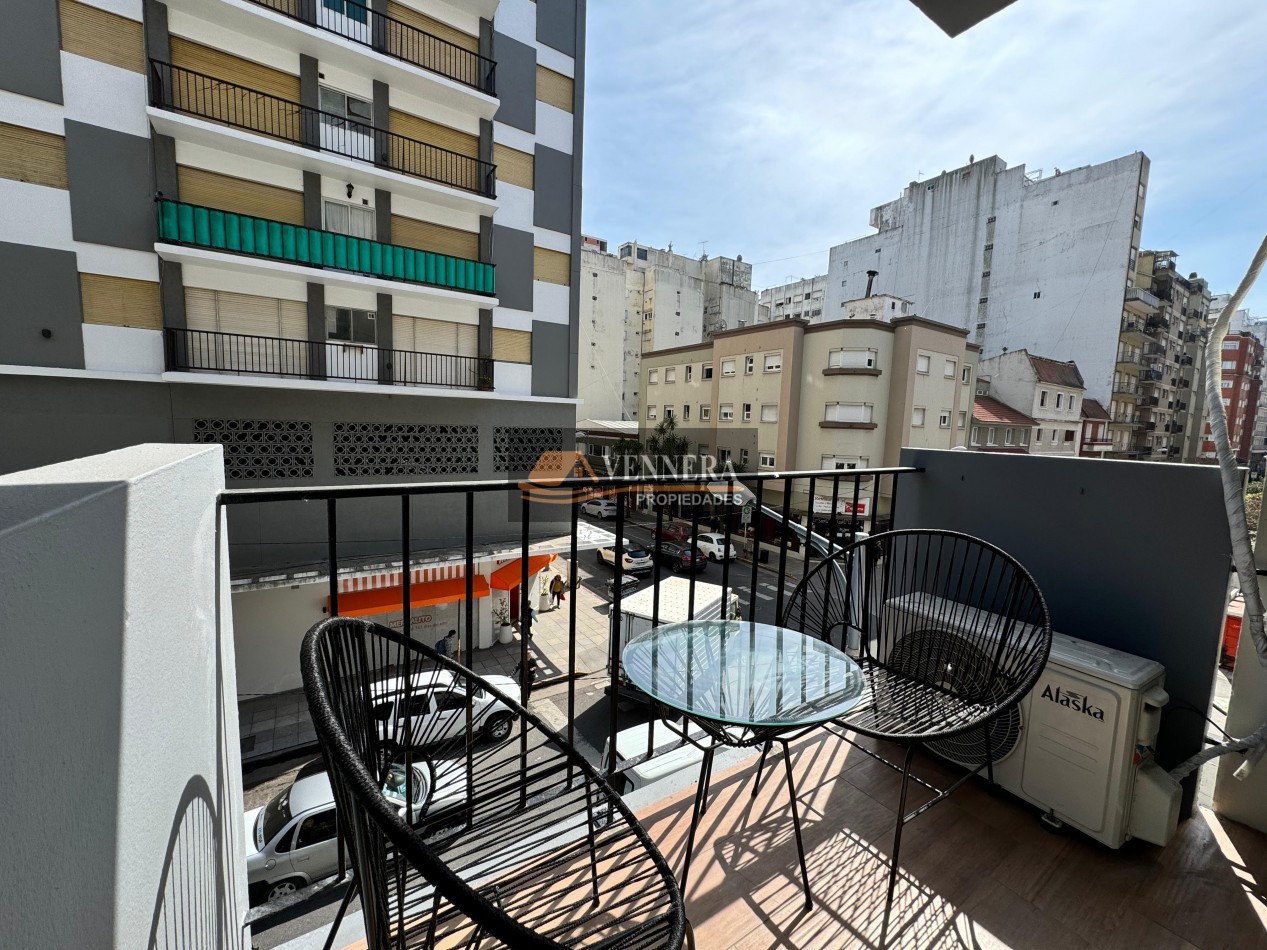 Dos ambientes en esquina todo sol.. 3 balcones !!