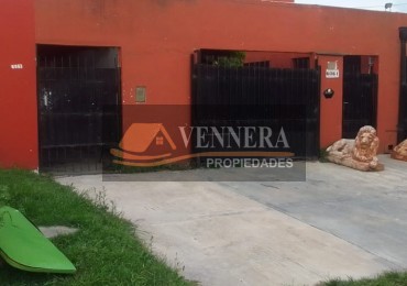 Gran propiedad en block  casa principal de 4 ambientes  en dos plantas mas 7 PH de un ambiente !!