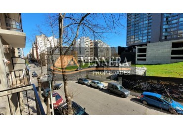 Hermoso dos ambientes a la calle con balcon saliente todo a nuevo !!!